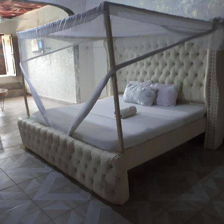 Baba Lao Hotel Malindi Exteriör bild
